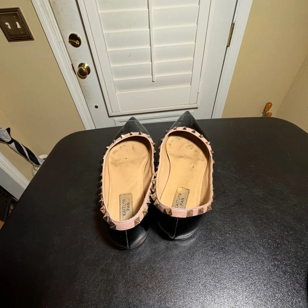 Kaitlyn Pan size 9 black/pink rock stud pointed leather ballet flats